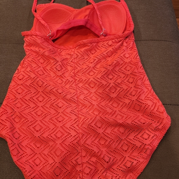 Catalina coral color swimsuit - Picture 2 of 3